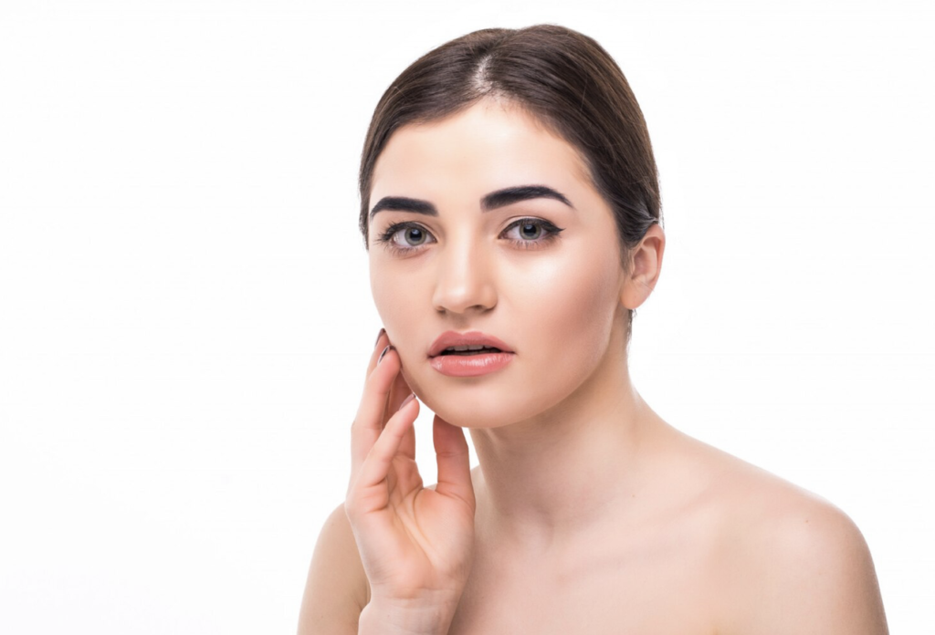 Image shows a girl suffering from bruxism who has developed square jaw due to muscle overgrowth and bone remodelling as side effect of teeth-grinding.